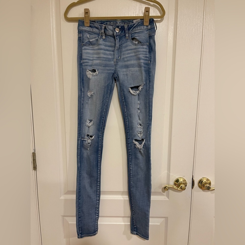 American Eagle light blue ripped stretch skinny jegging​​​​​​